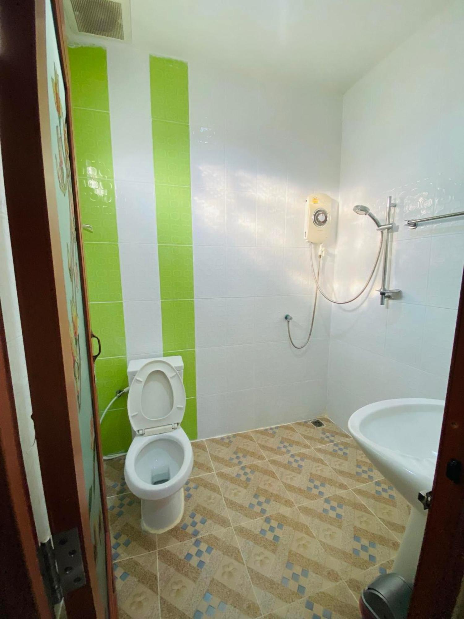 Huan Soontaree Hotel Ban Phe Exterior foto